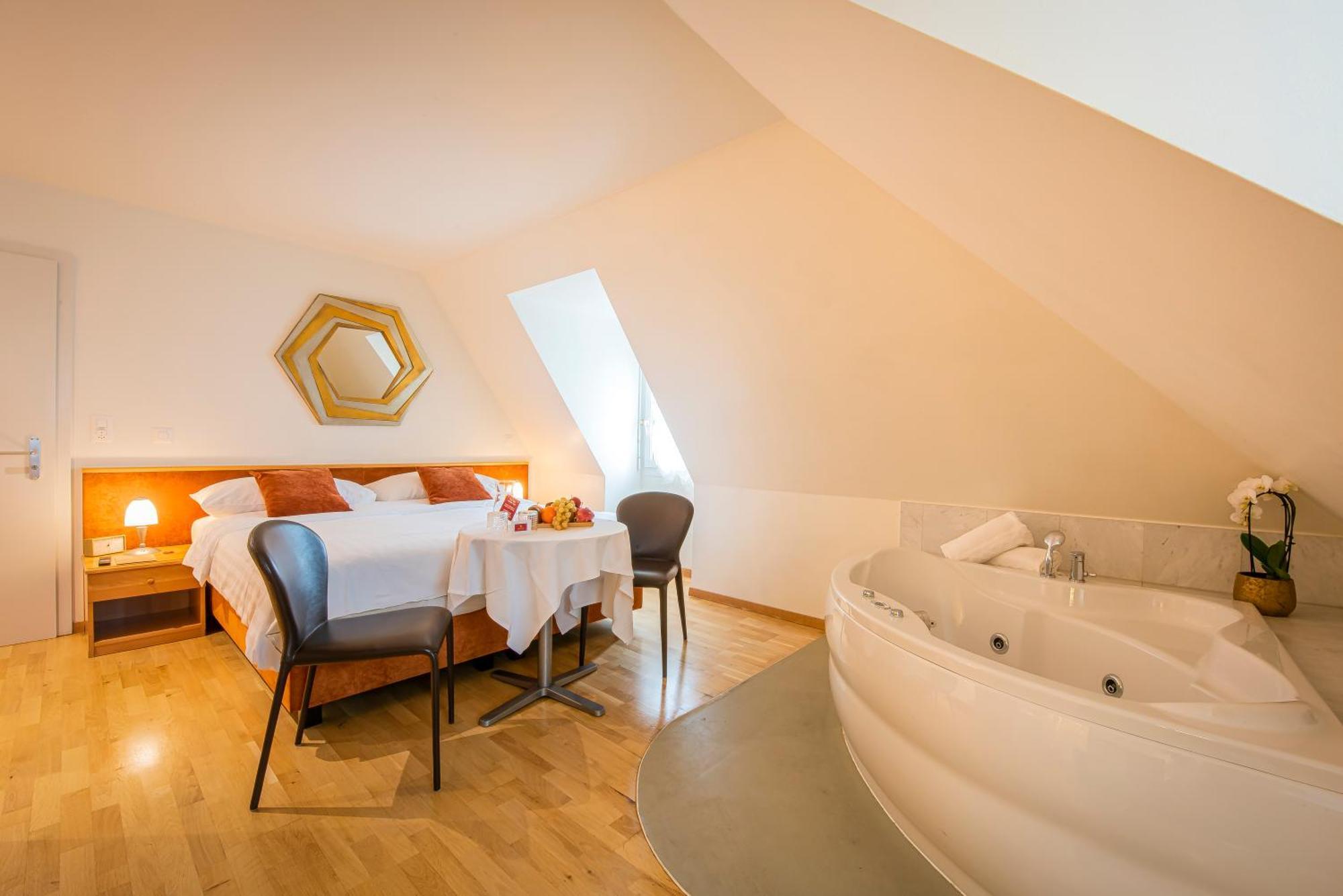 Hotel Du Cheval Blanc - City Center Bulle ภายนอก รูปภาพ